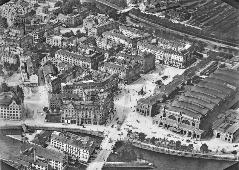 Zürich, Hauptbahnhof von Eduard Spelterini [Public domain], via Wikimedia Commons