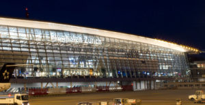 Flughafen Zürich in der Nacht