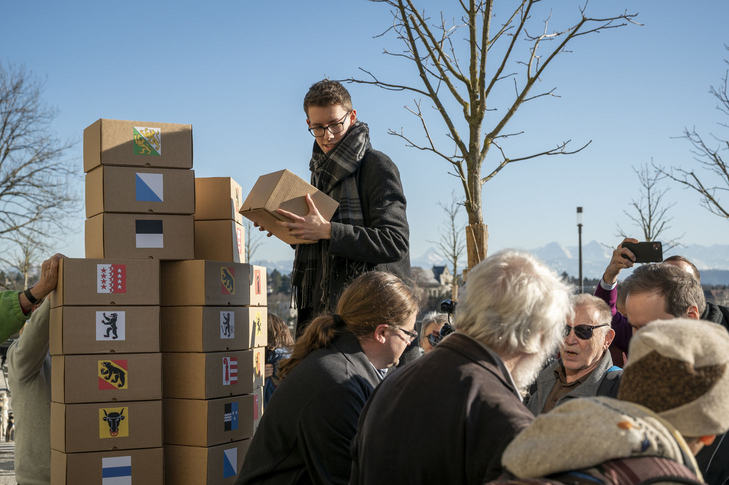 Übergabe der Unterschriften für das E-ID-Referendum